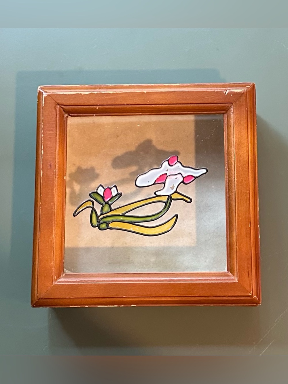 Vintage • wooden box with glass lid • flowery design